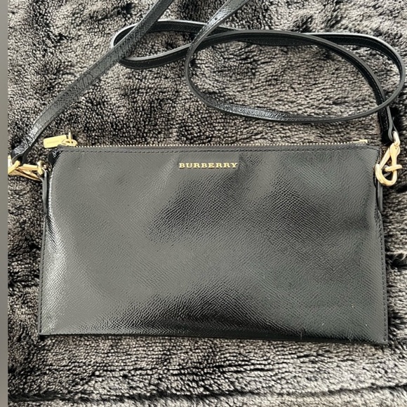 Burberry Black patent Leather Textured Shoulder Bag - Picture 6 of 16